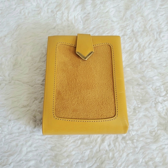 Amity Handbags - Amity Directress Cowhide Vintage Antique wallet